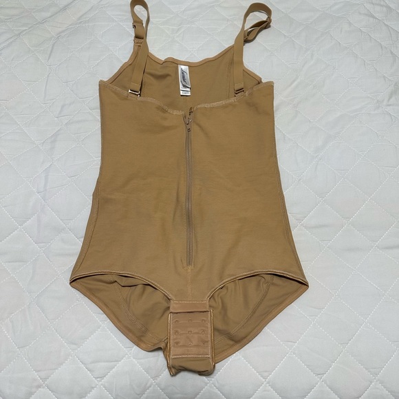 Classic bottom sculpting body shaper - Picture 9 of 14